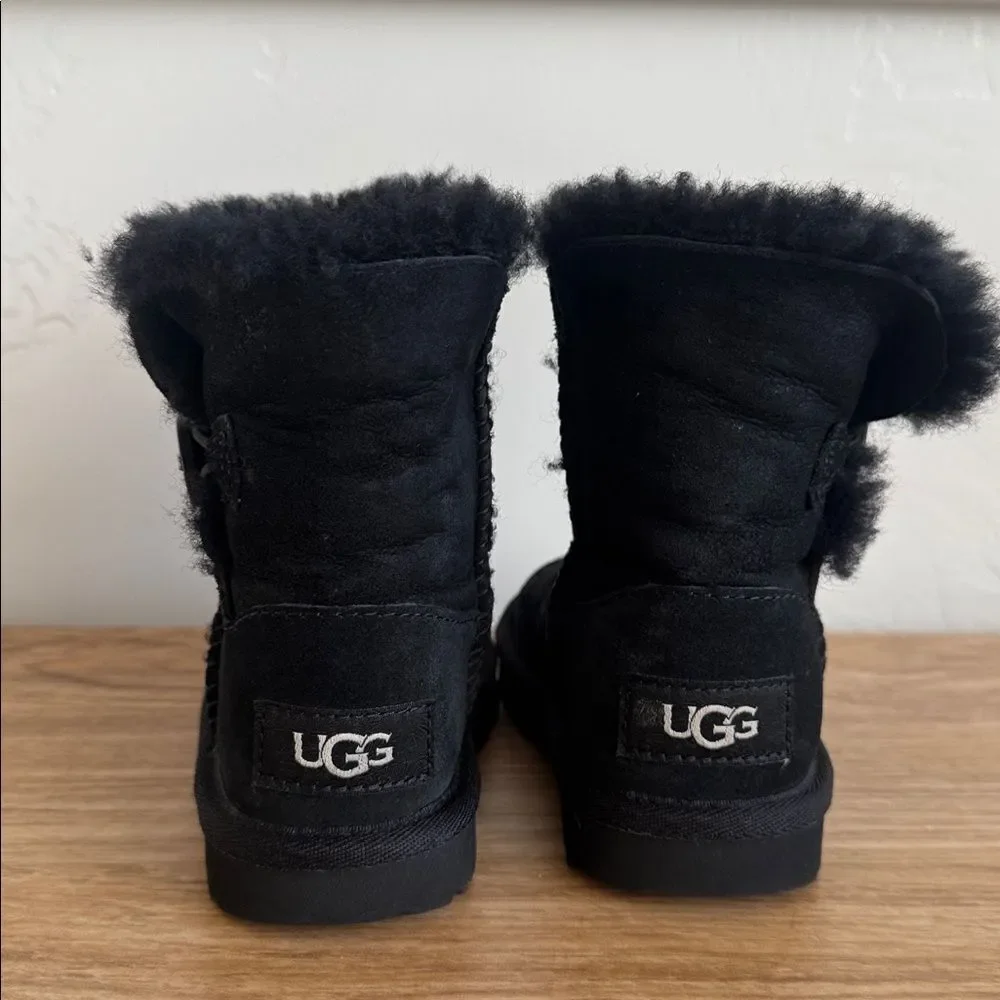 UGG Black Baby Infant Cozy Shearling Boots Casual Winter Booties Size 6